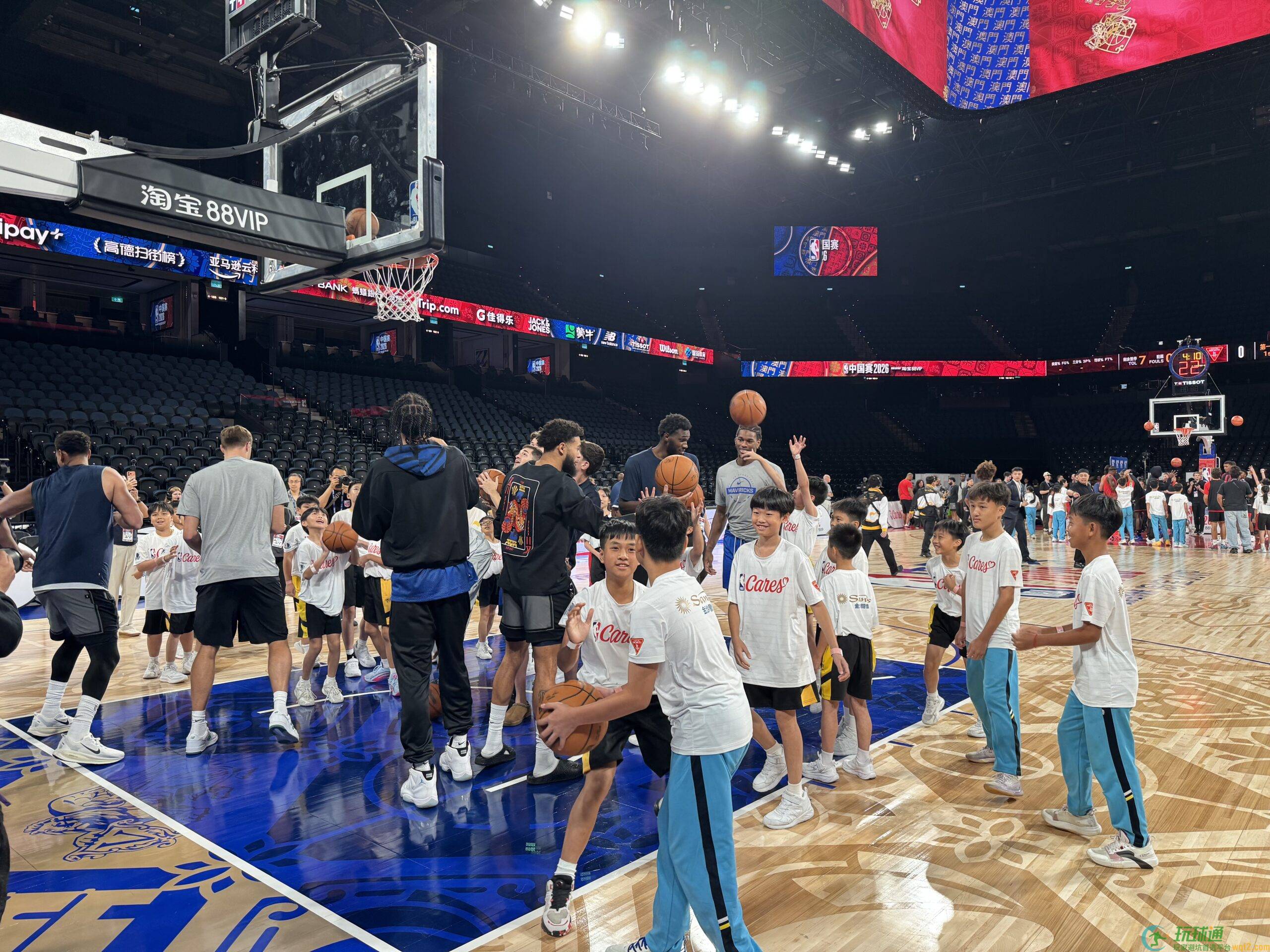 球星Kyrie Irving，KD及Flagg 于NBA中国赛开赛前，于澳门参与了大型社区活动